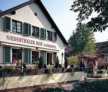 Landhotel Niederthaeler Hof Schlossbockelheim ภายนอก รูปภาพ