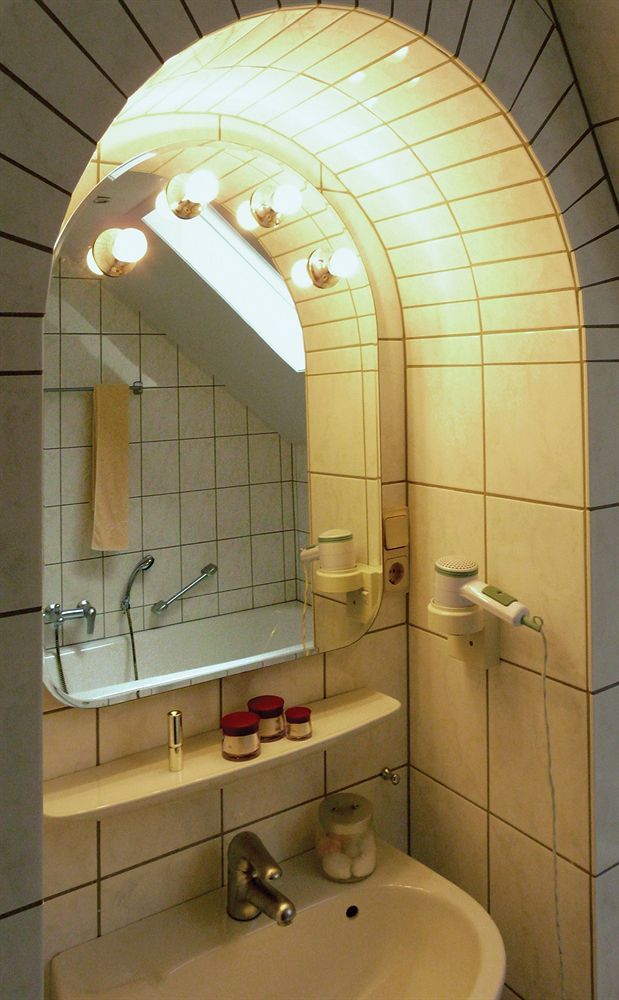 Landhotel Niederthaeler Hof Schlossbockelheim ภายนอก รูปภาพ